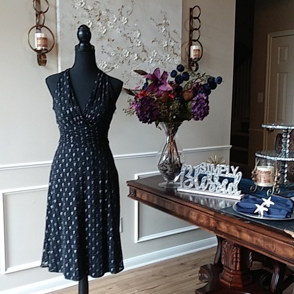 Evan Picone Black And Metallic Halter Cocktail Dress. Size 4 - Picture 3 of 17